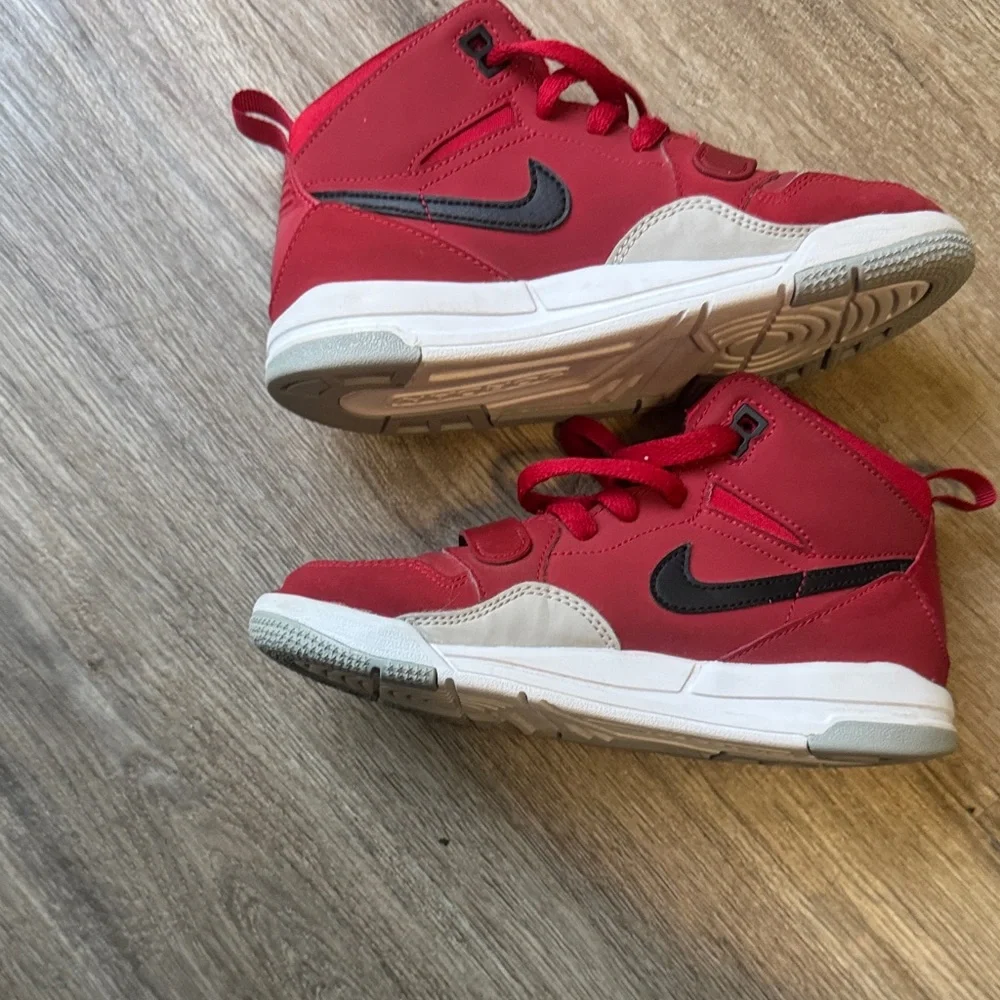 Jordan Kids Red Sneakers - Picture 5 of 7